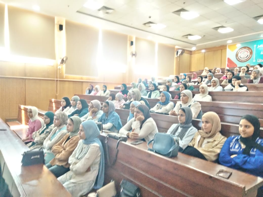 تدريب قسم الغزل والنسيج لطلاب المدرسة الفنية بتطبيقية طنطا